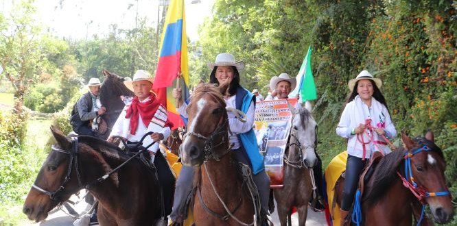 El evento estuvo abierto por la tradicional cabalgata