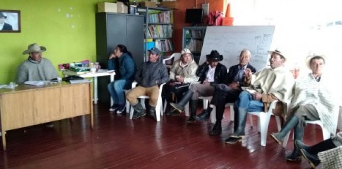 Funcionarios y sumapaceños