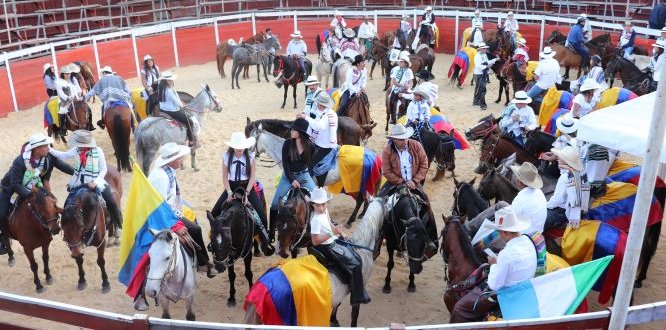 Aproximadamente 215 caballistas hicieron parte de la cabalgata