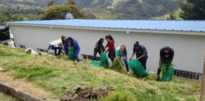 Jornada de limpieza en el Centro Poblado de Betania.