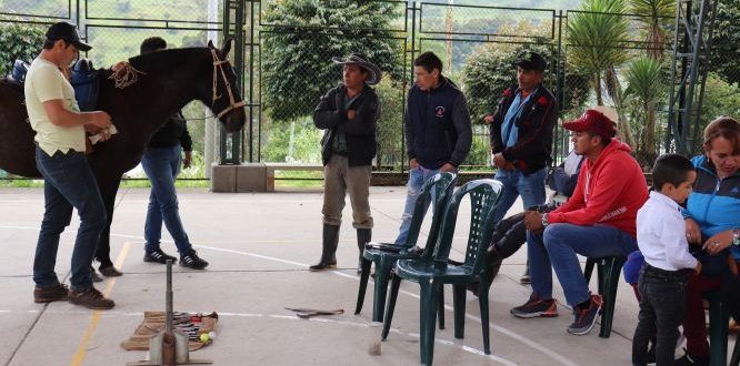 Asistentes al curso de herrería y Doma Racional