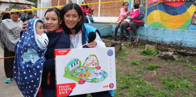 Los más pequeños se divirtieron recibiendo patines, tablets, juegos cognitivos Los más pequeños se divirtieron recibiendo patines, tablets, juegos cognitivos