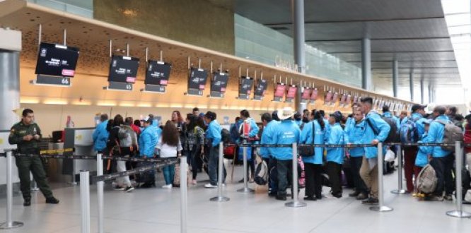 76 personas viajan a medellin 