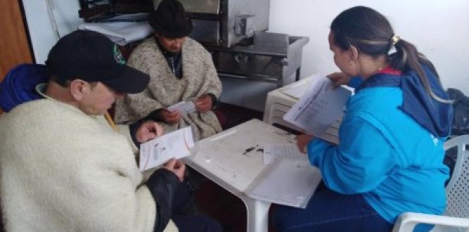 Entrega de tarjetas de subsidio C a los habitantes del corregimiento de San Juan.