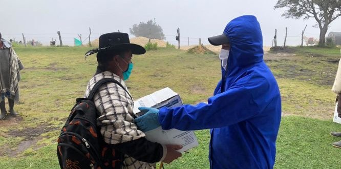 Sumapaceño recibiendo su mercado