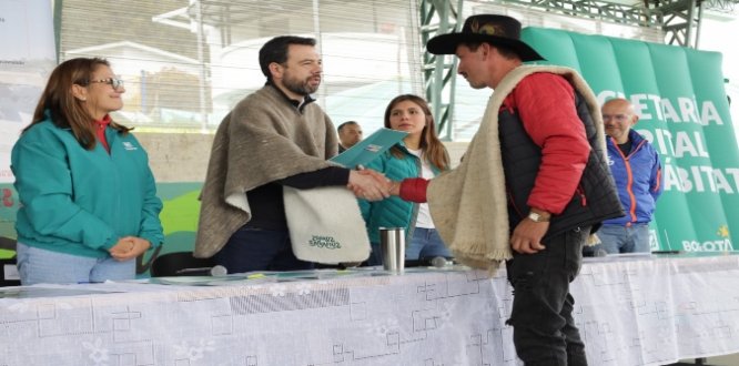 Distrito pone en funcionamiento dos antenas y anuncia subsidios de vivienda rural para la localidad de Sumapaz Distrito pone en funcionamiento dos antenas y anuncia subsidios de vivienda rural para la localidad de Sumapaz