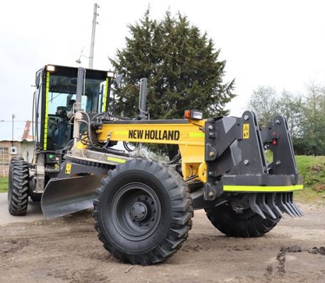 Motoniveladora New Holland ya está en funcionamiento en la localidad de Sumapaz