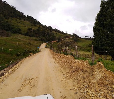 Fresado y construcción de cunetas en la vereda Ánimas Bajas